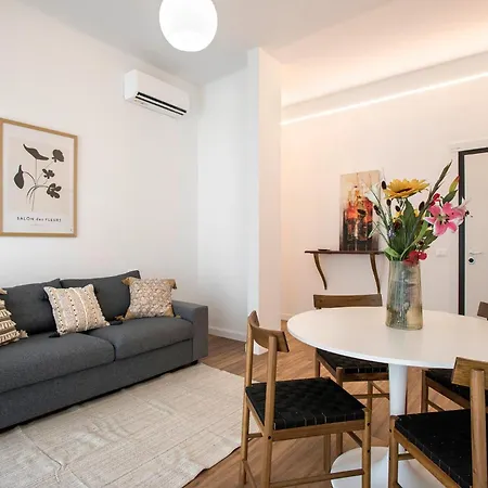 Sunny New Renovated With Balcony Metro A Apartment