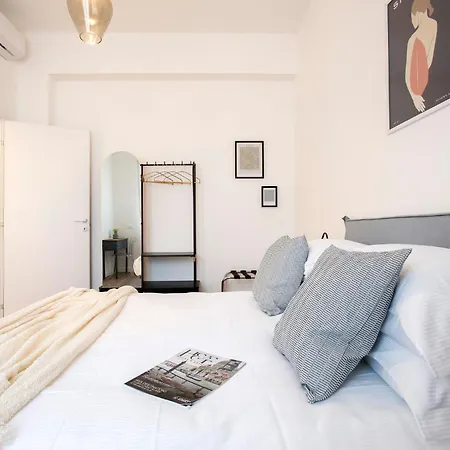 Sunny New Renovated With Balcony Metro A Apartment *