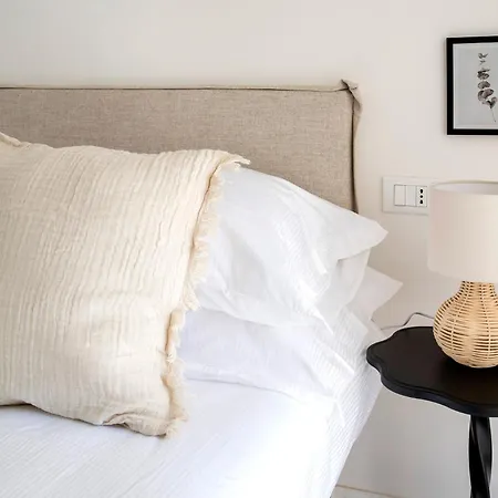 Sunny New Renovated With Balcony Metro A