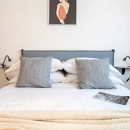 Sunny New Renovated With Balcony Metro A Apartment