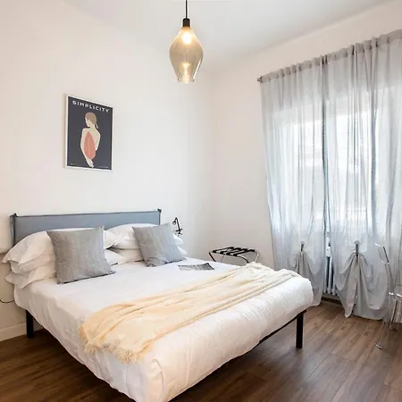 Sunny New Renovated With Balcony Metro A Apartment