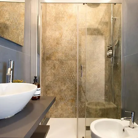 Apartment Sunny New Renovated With Balcony Metro A *