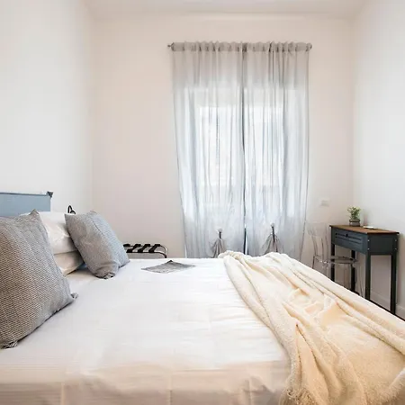 Sunny New Renovated With Balcony Metro A Appartement *