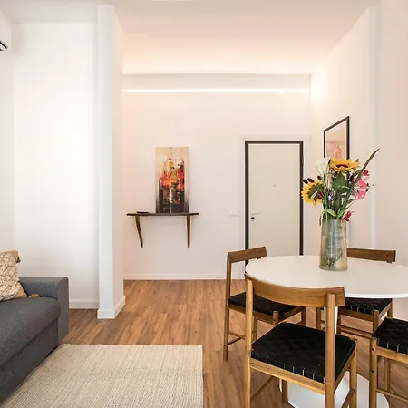 Apartment Sunny New Renovated With Balcony Metro A *