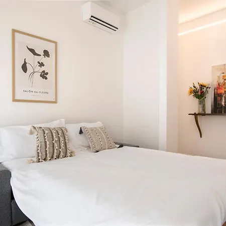 Sunny New Renovated With Balcony Metro A *