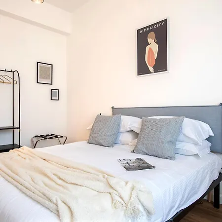 Apartment Sunny New Renovated With Balcony Metro A *